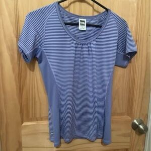 NWOT, Women’s The North Face Size Small Lavender Colored Active Wear Shirt